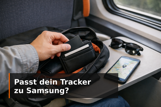 Wallettrackerkaart naast een tas en telefoon waarop een locatiekaart wordt weergegeven.