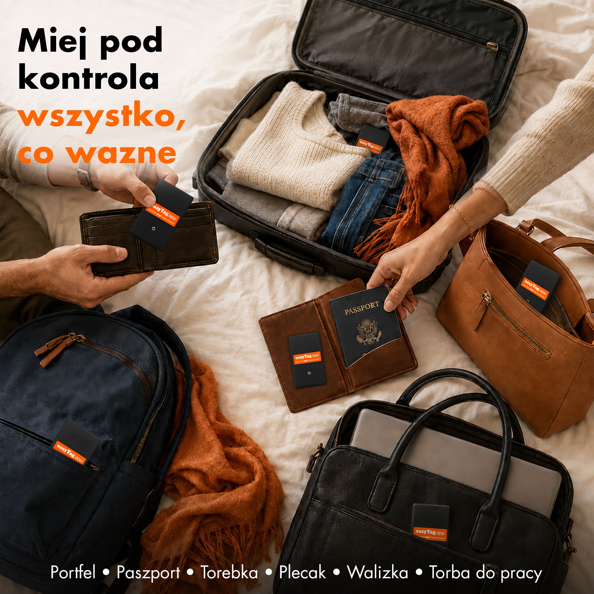 Karty lokalizacyjne easyTag pokazane z portfelem, paszportem, torebką, plecakiem i walizką.